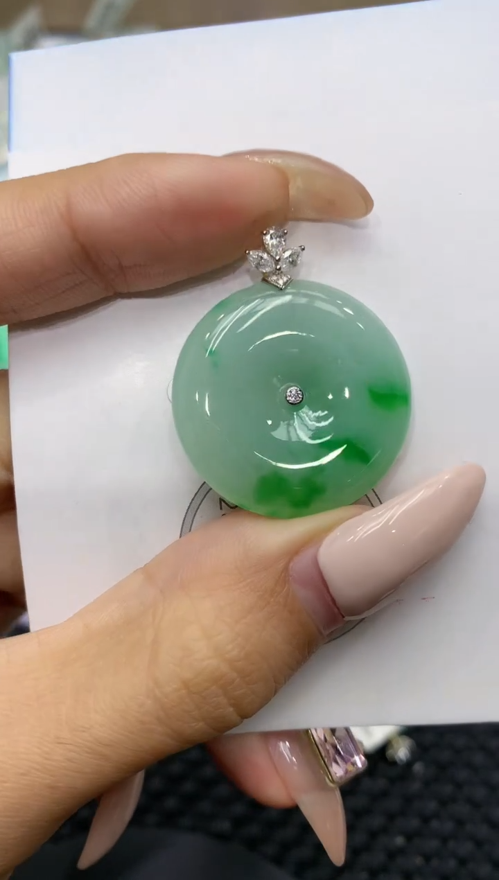 颈饰18K金镶嵌翡翠111111111111