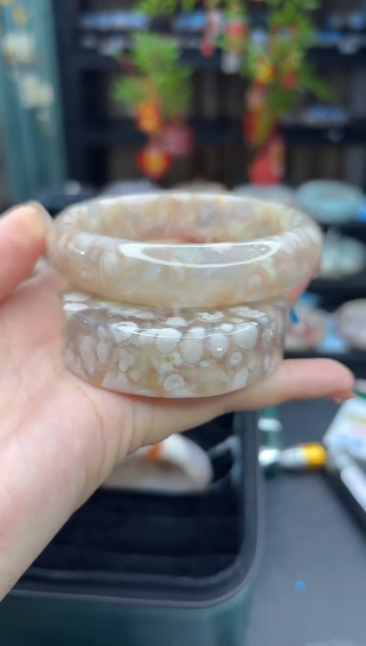 【闪购商品】石英质玉手镯未镶嵌28（66圈赠送镯心）