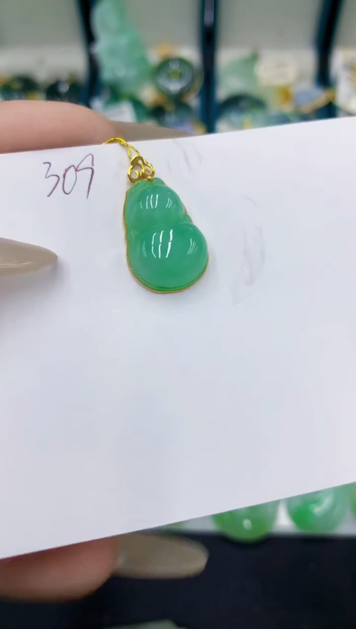 翡翠18K金镶嵌颈饰小*鱼111111111111111