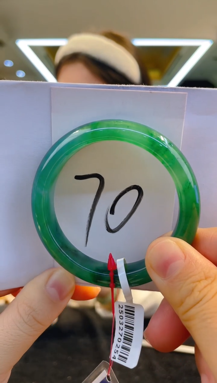 石英质玉手镯未镶嵌飘花手镯