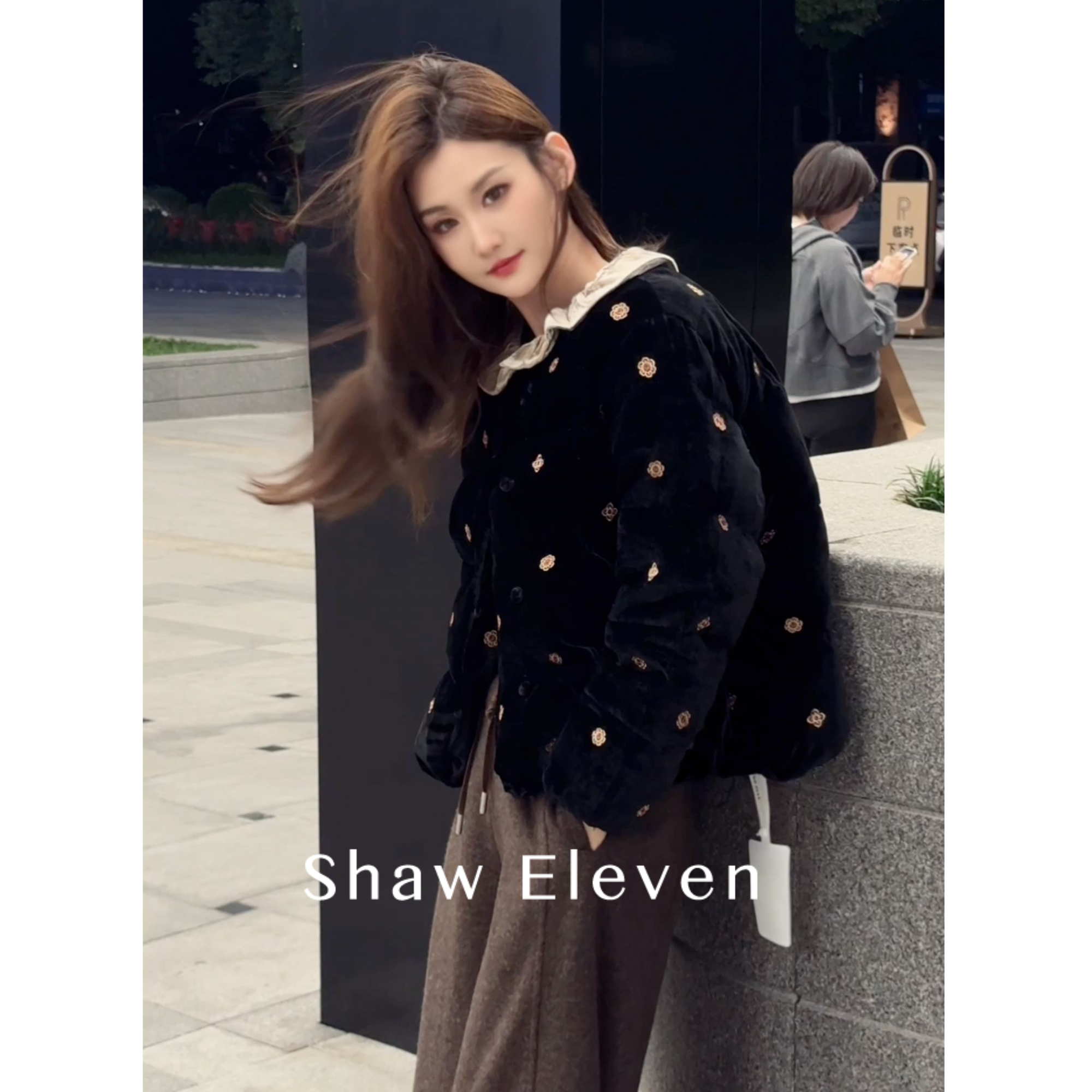 花境【Shaw Eleven】2025秋冬新款木耳边减龄刺绣丝绒羽绒外套26448