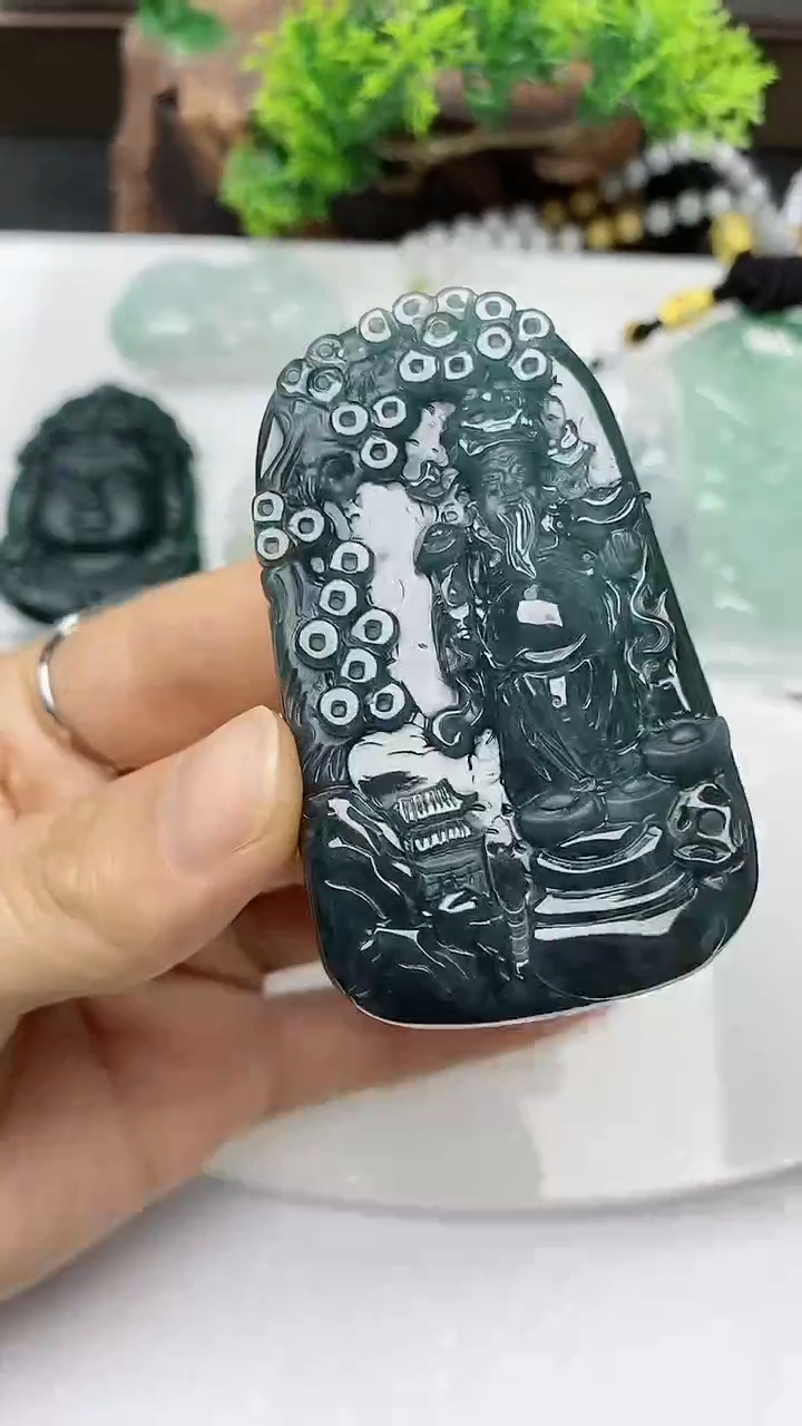 【闪购商品】翡翠颈饰未镶嵌        