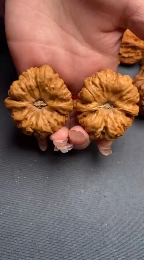 【闪购商品】文玩核桃把件蛤蟆头43左右(微修打底)