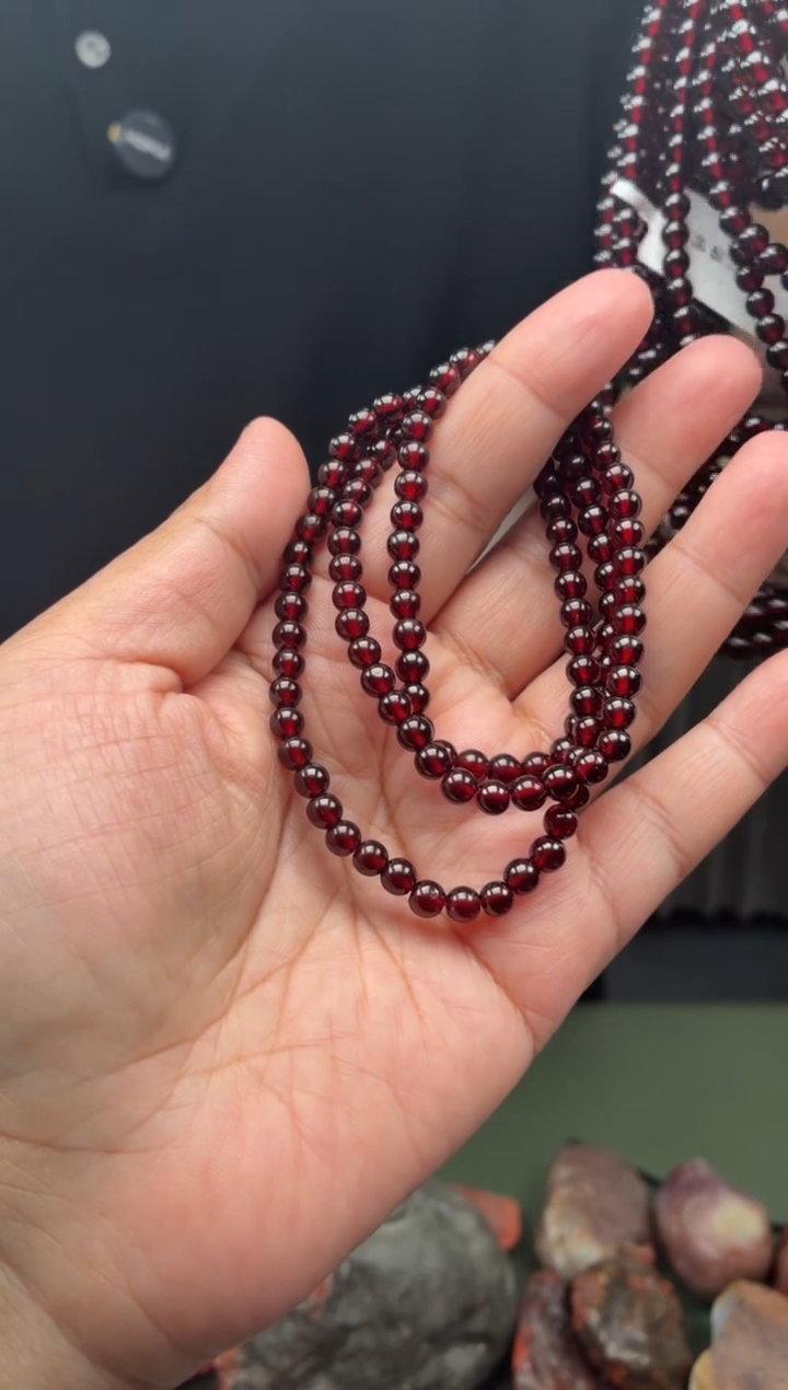 未镶嵌手链石榴石三圈手串一条约5mm多样性发货