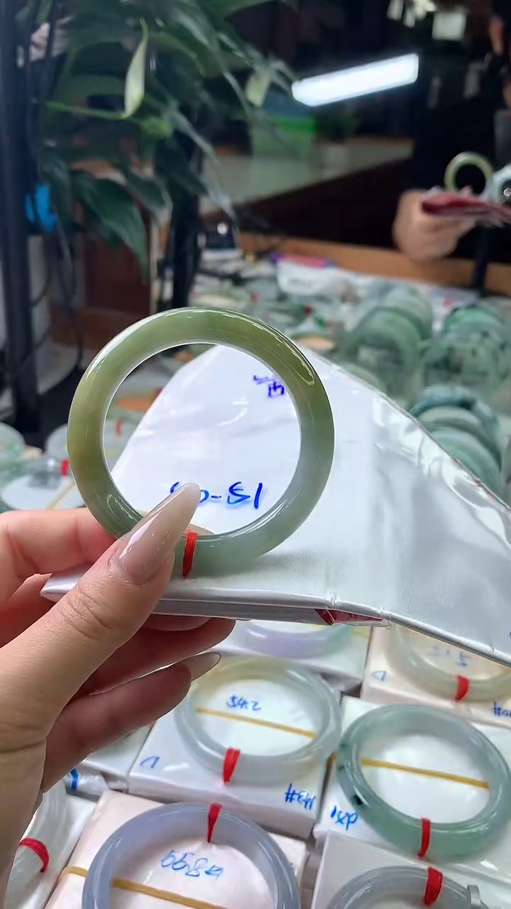 未镶嵌手镯翡翠黄加绿圆条 51 52 2
