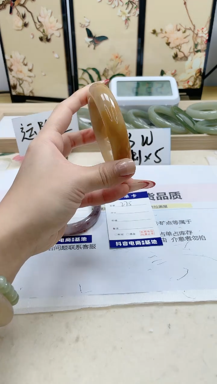 【闪购商品】石英质玉手镯未镶嵌275/61.1