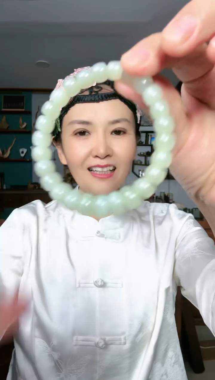 手串未镶嵌和田玉晴水色老型珠手串