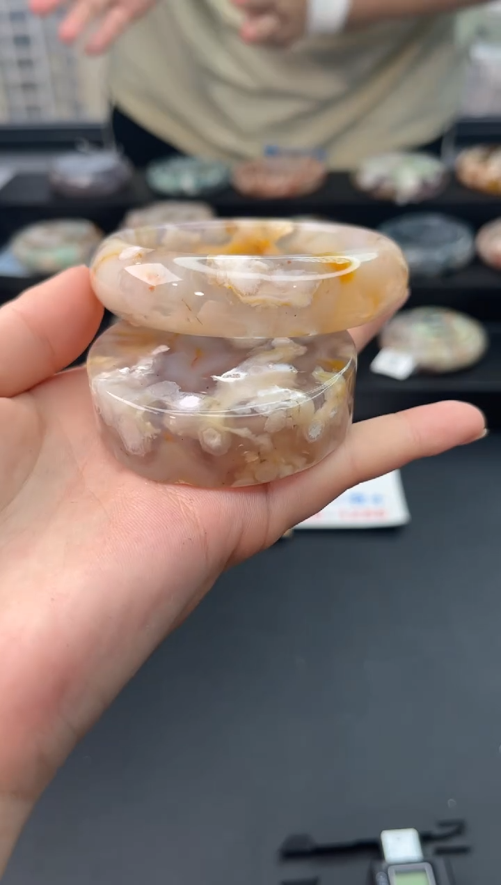 【闪购商品】石英质玉手镯未镶嵌赠送镯心（57圈口）无证书