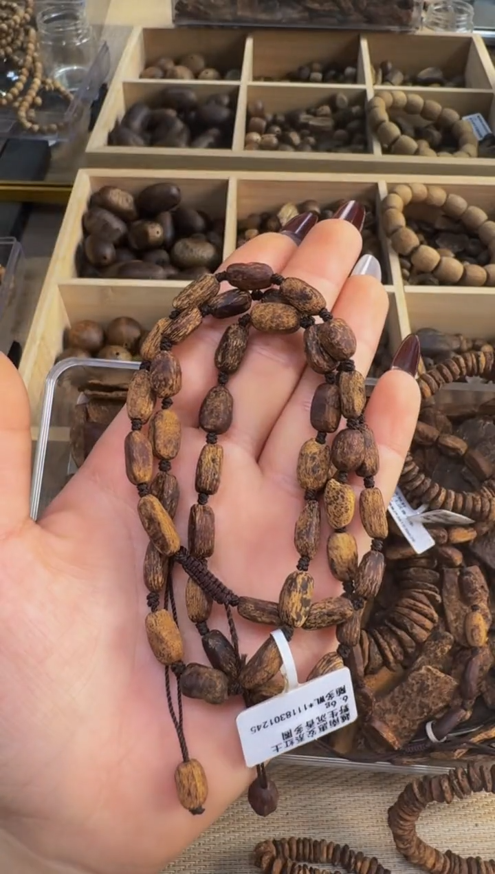 【闪购商品】沉香吊坠越南惠安红土手串