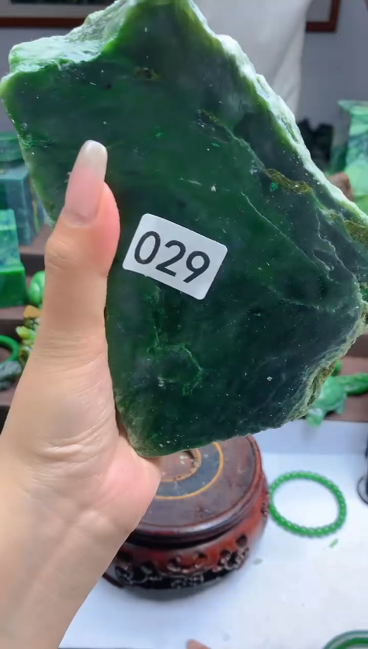 和田玉（碧玉）未镶嵌珠宝半成品1