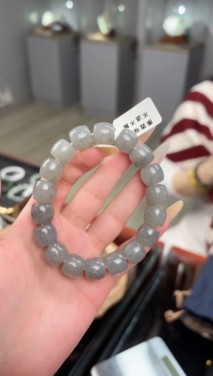 手串未镶嵌和田玉董小姐推荐 多样性发货 拍一发一qh