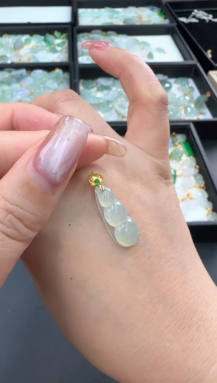 【闪购商品】翡翠颈饰18K金镶嵌25021389