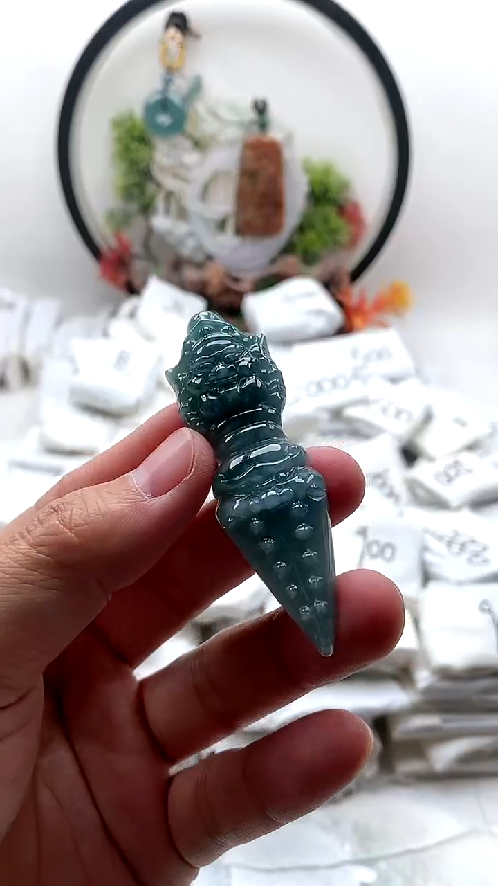 颈饰未镶嵌翡翠降魔杵