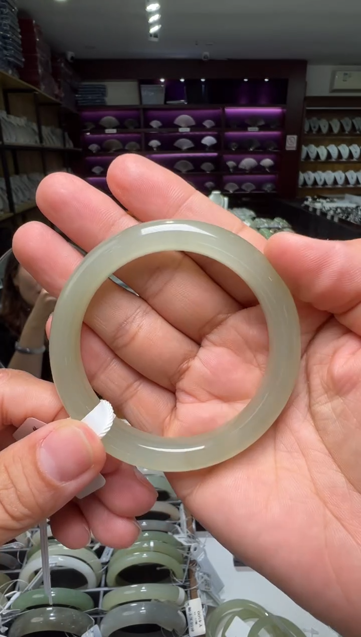 【闪购商品】和田玉手镯未镶嵌53圈口高冰荔枝肉