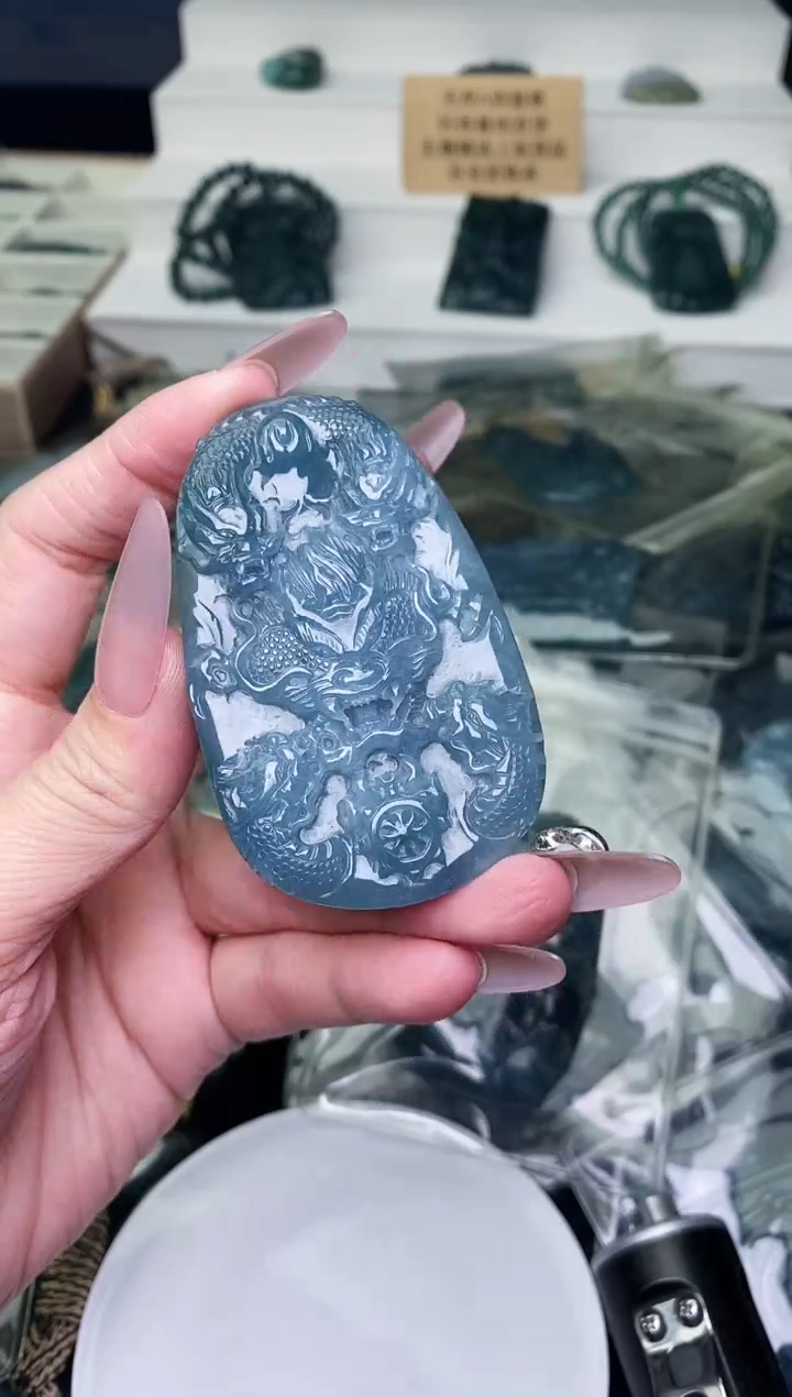 颈饰未镶嵌翡翠 