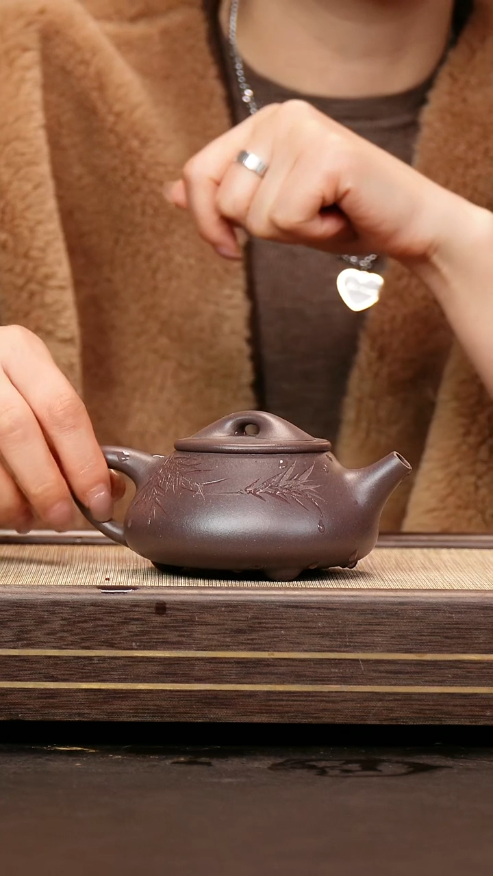 茶壶紫砂万*哥四号井底槽清 满瓢 刻绘竹