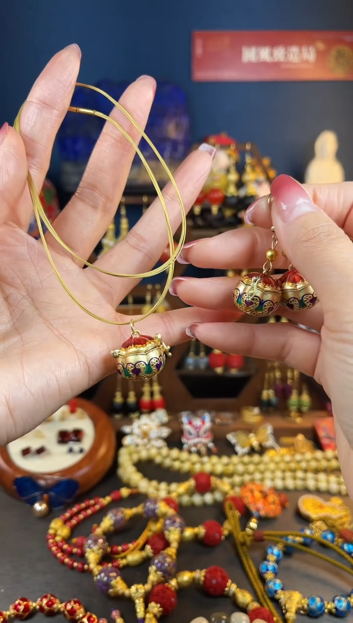 【闪购商品】红红满雕工设计师款耳钩+吊坠