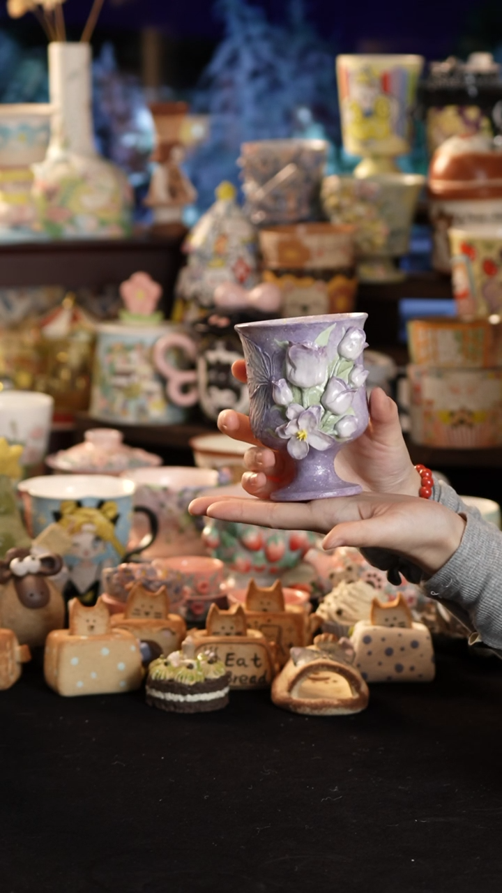 摆件陶景德镇釉下彩手绘设计师款陶瓷