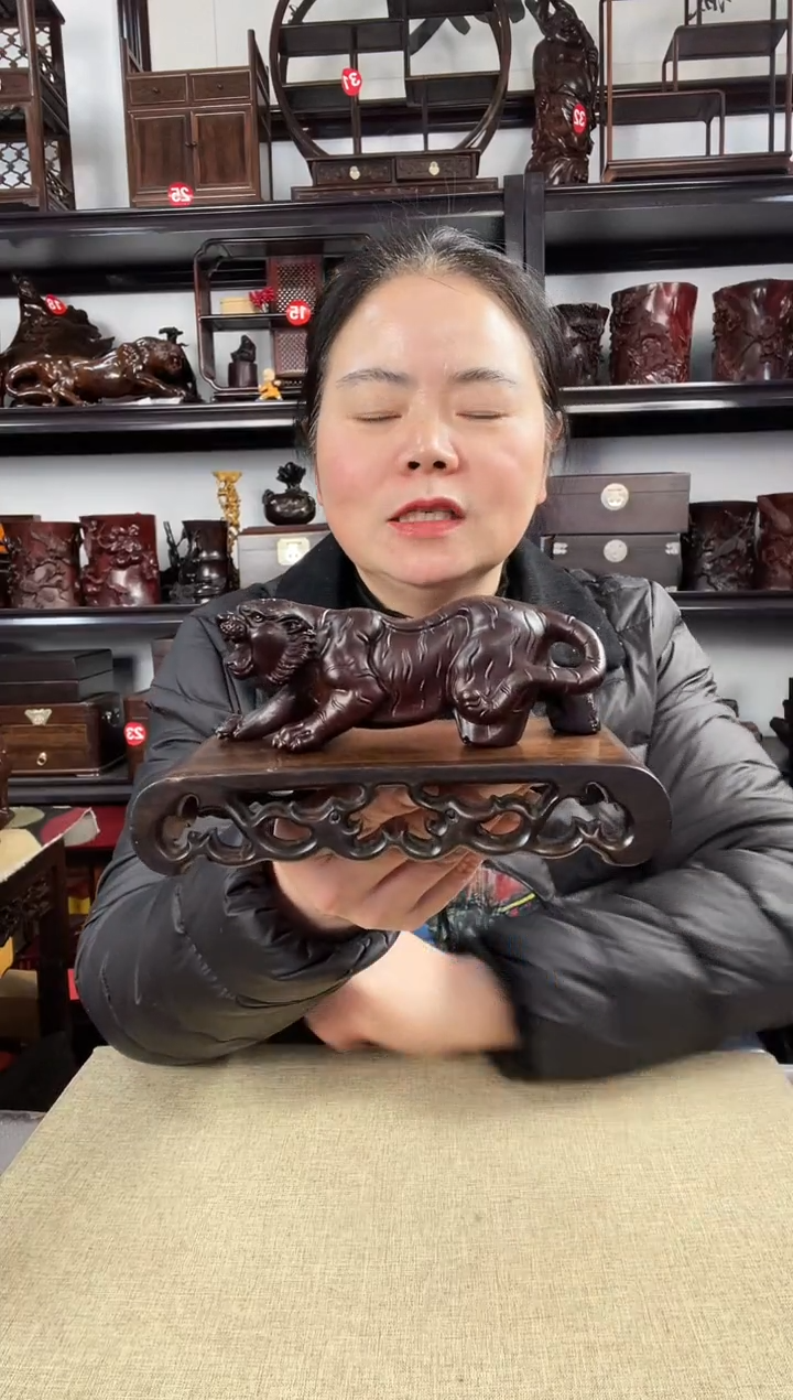 木老李红木工艺品1219+小虎