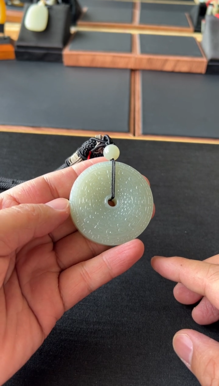 【闪购商品】和田玉把件未镶嵌且末微色差近矿