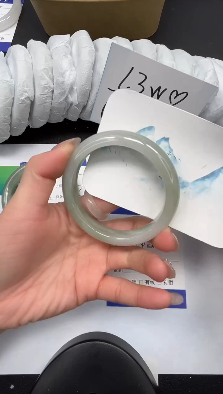 【闪购商品】石英质玉手镯未镶嵌127-58.4