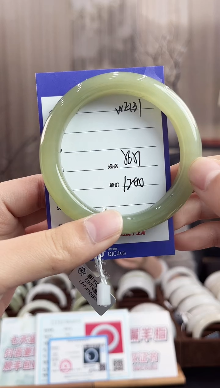 未镶嵌手镯和田玉WE131微色差