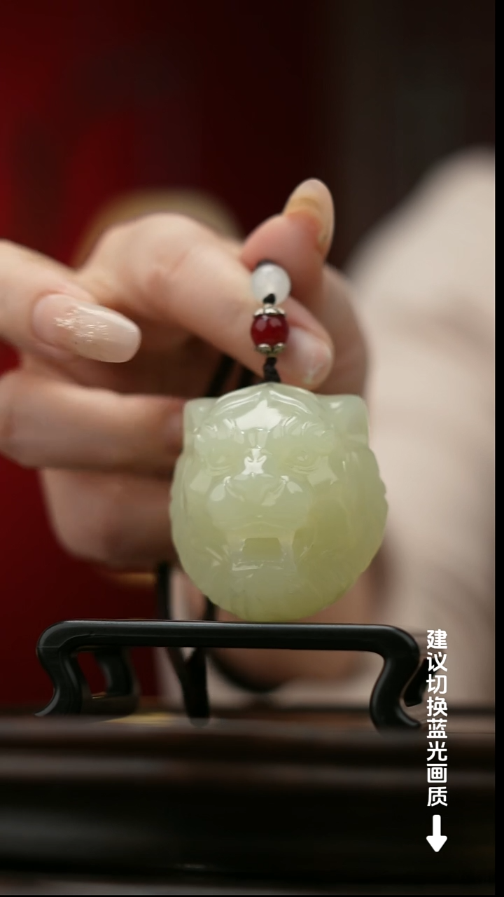 玉【虎虎胜威】天然玉手把件