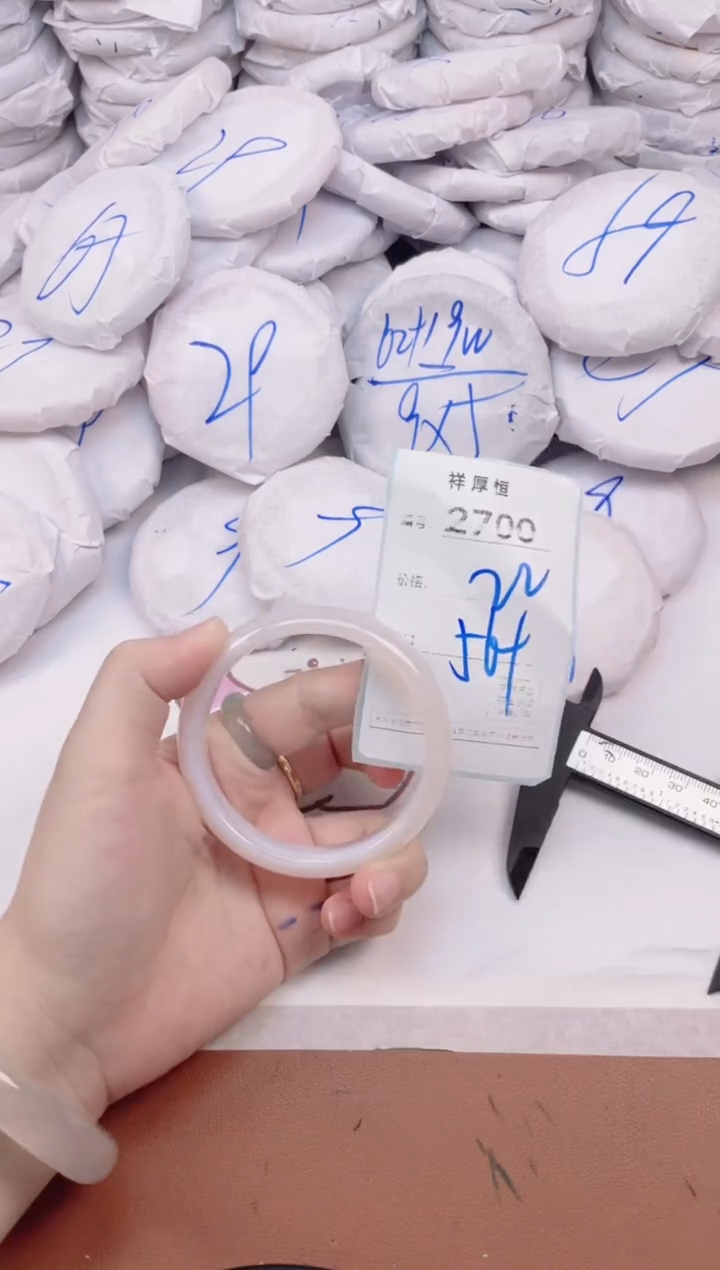 玛瑙/玉髓手镯未镶嵌2700