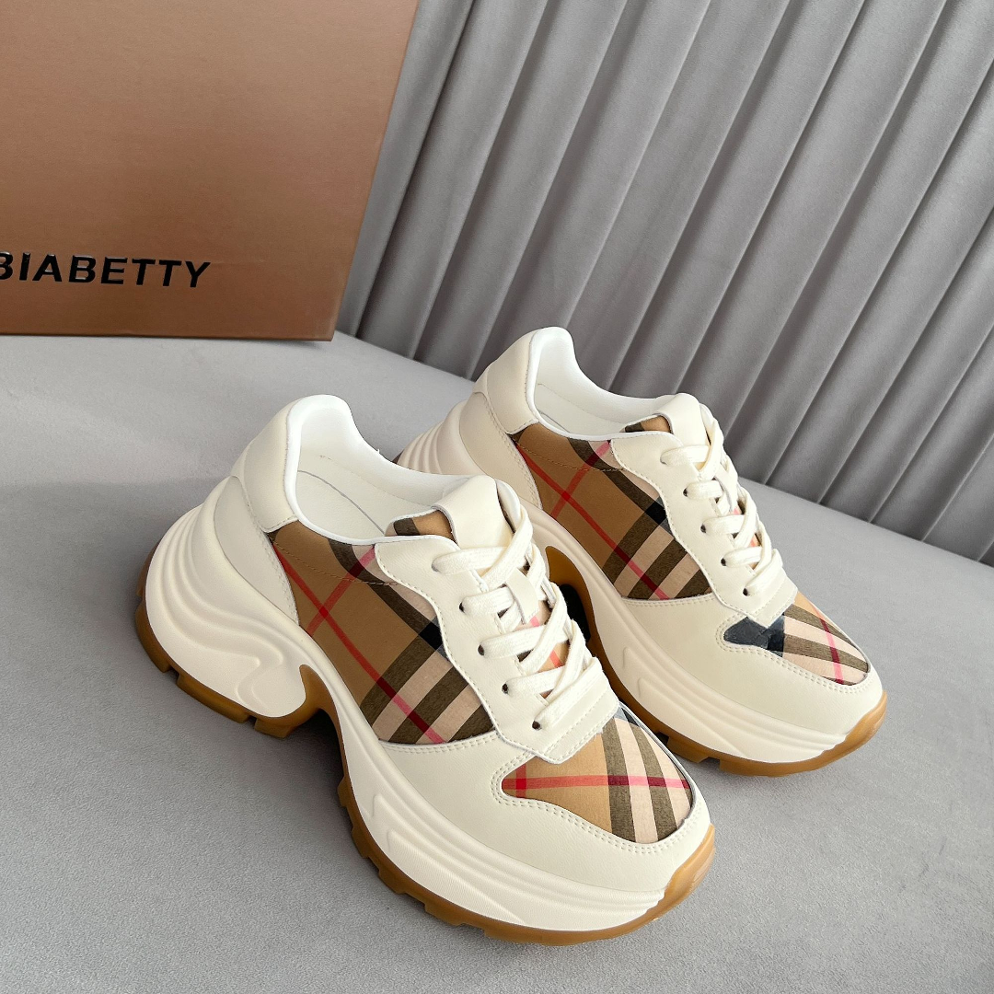 夏天可穿真皮拼色格子时尚气质休闲舒适潮鞋欧美英伦风松糕老爹鞋