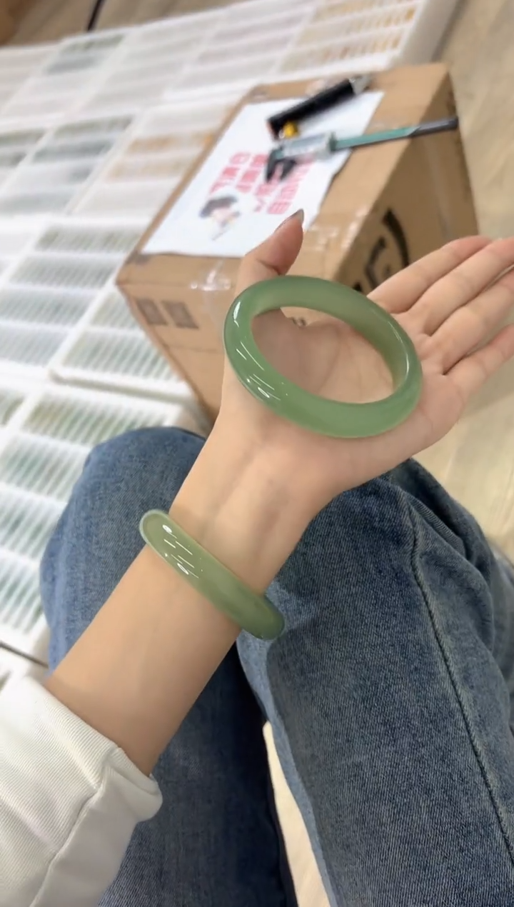 未镶嵌手镯石英质玉40-60D