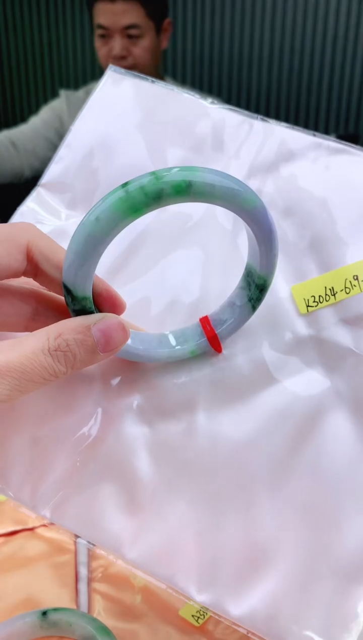 未镶嵌手镯翡翠61+