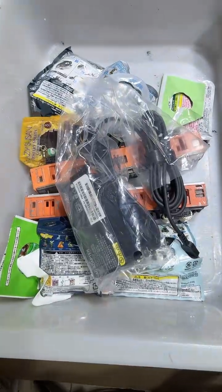 瓷片舍**谁  403中古商品，瑕疵品，不保好坏。