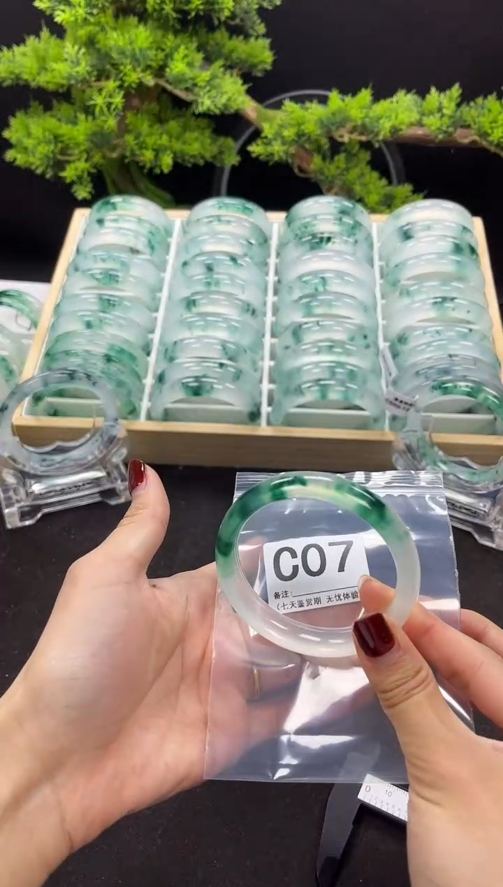 【闪购商品】石英岩玉手镯未镶嵌C07