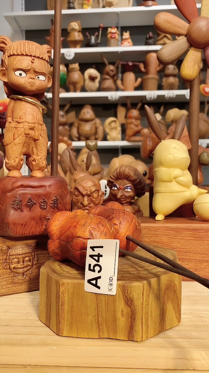 【闪购商品】木木雕摆件可爱卡通