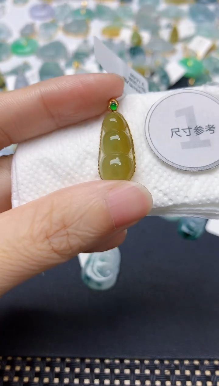翡翠18K金镶嵌颈饰天然缅甸A货翡翠