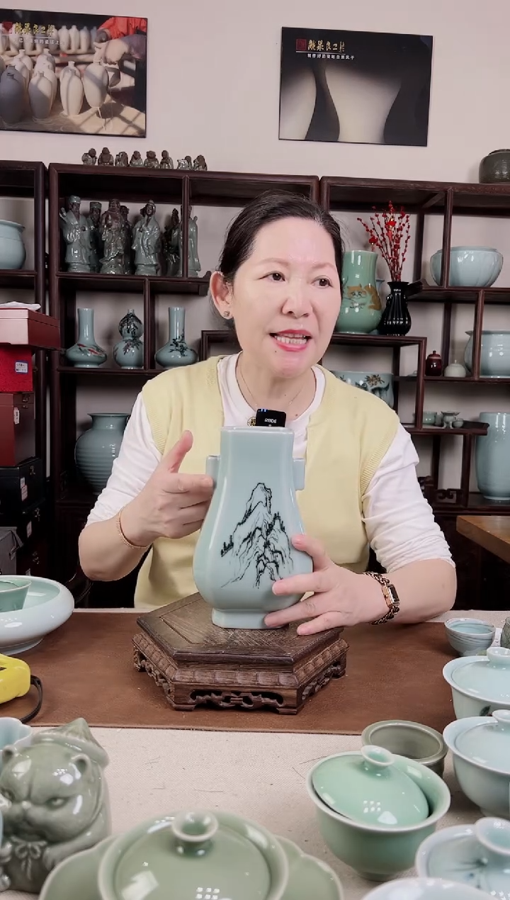 杯釉中彩 山水画 双耳瓶