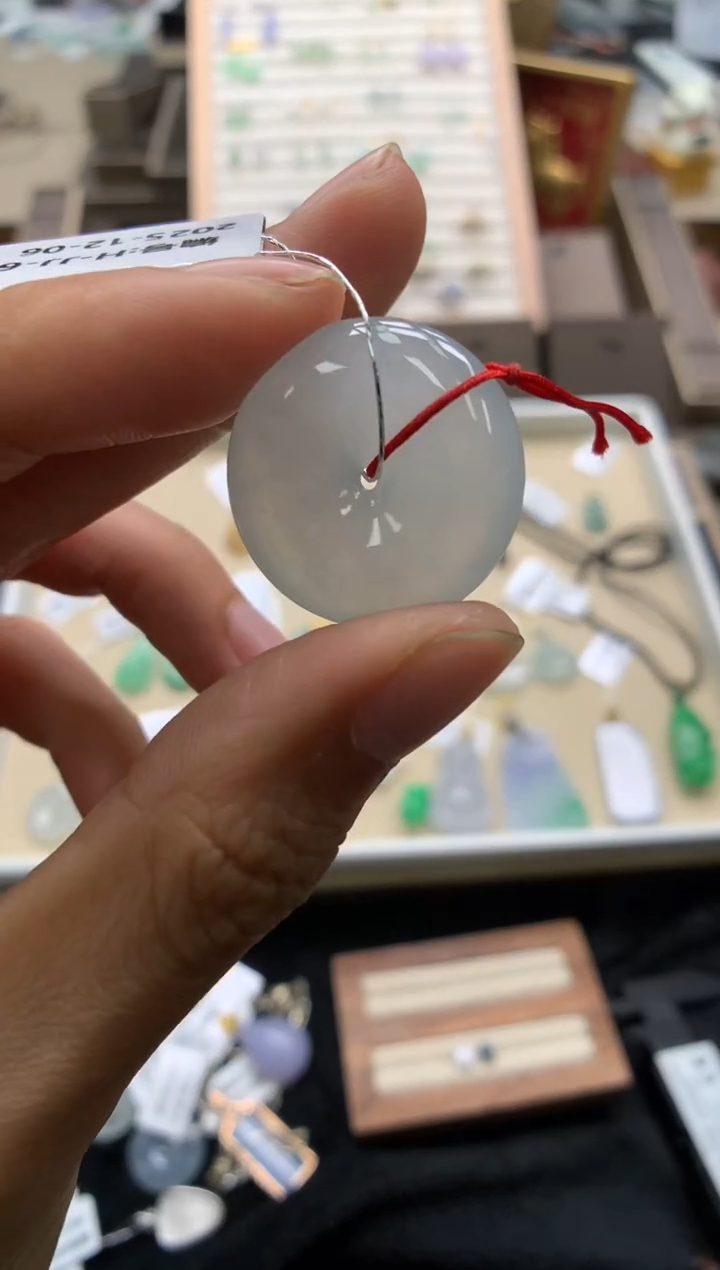 颈饰未镶嵌翡翠平安扣