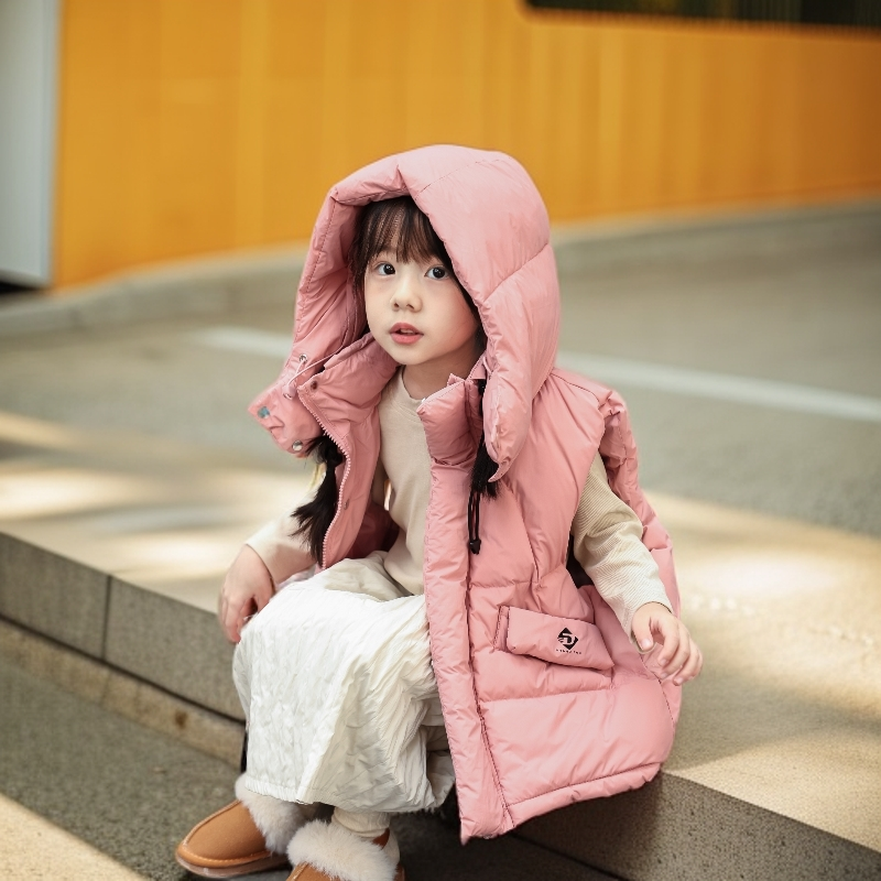 儿童白鸭绒羽绒马甲D字袋盖轻盈保暖不压身秋冬连帽马甲儿童马甲