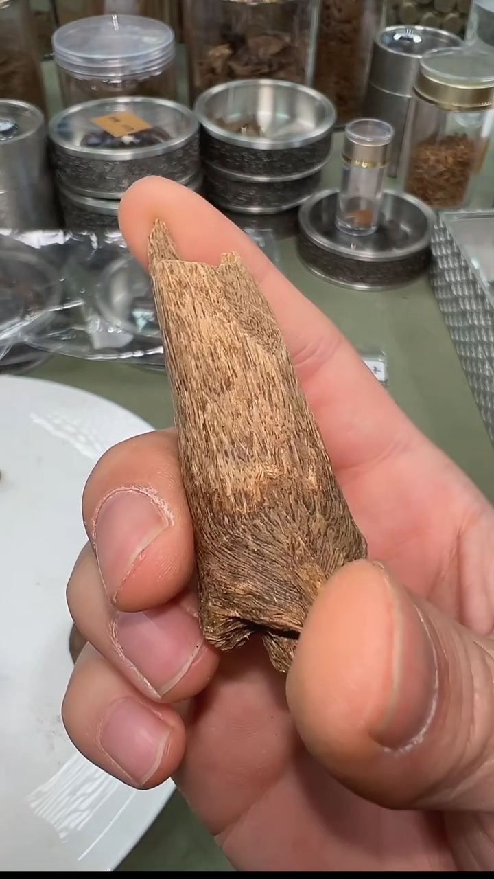 【闪购商品】沉香10g越南芽庄红土原料19013586