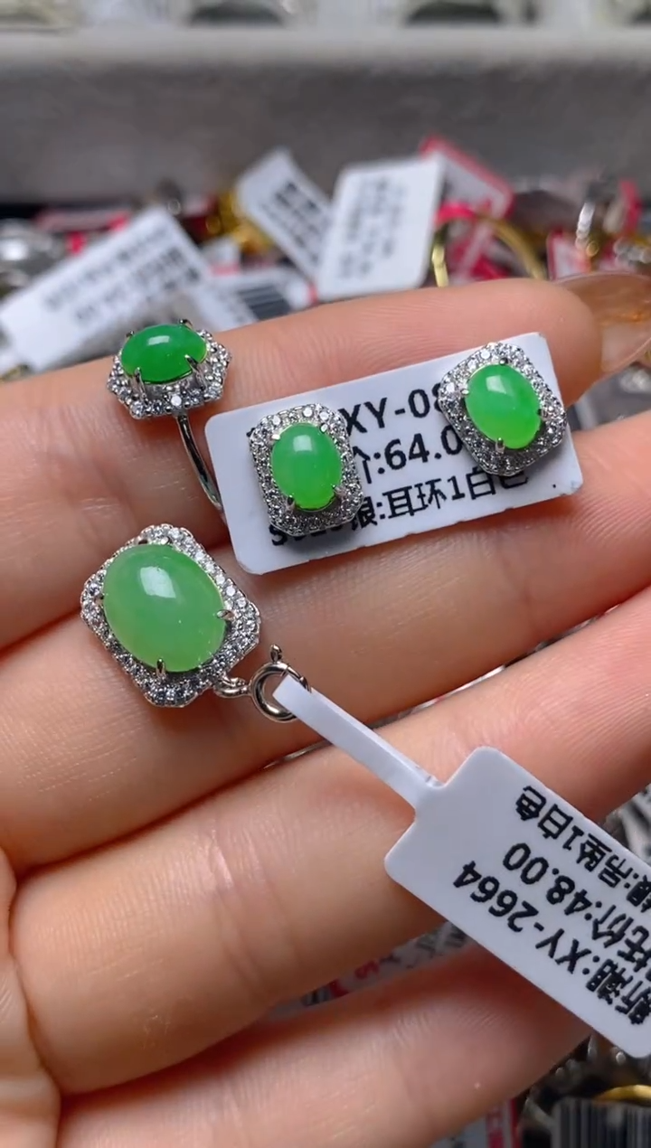 银S925镶嵌戒指翡翠百内无证书