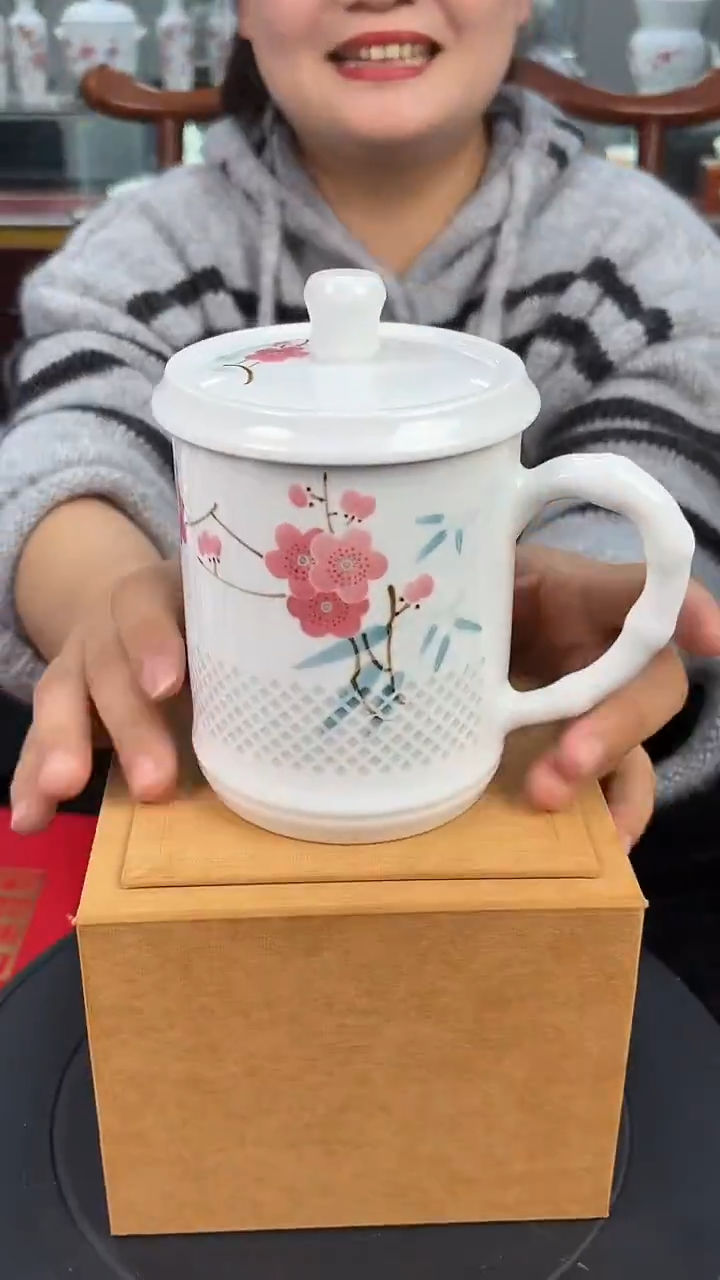 杯子瓷甄选-翠竹红梅玲珑办公杯