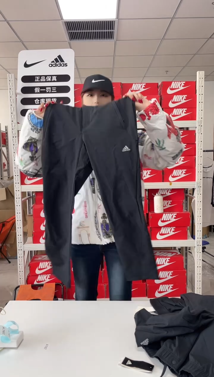 编码 781闪购尺码  s adidas/阿迪达斯卫衣卫裤以直播间过款为主