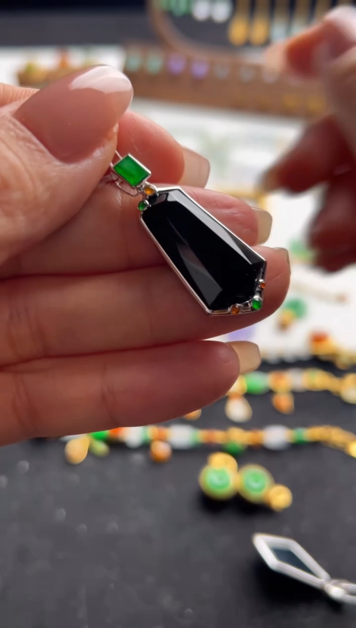 【闪购商品】定制翡翠18K金镶嵌墨翠随行6800+680-sq068