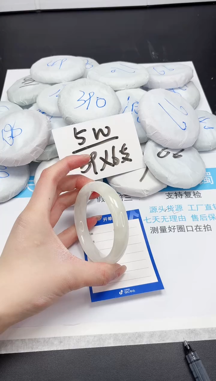 【闪购商品】和田玉手镯未镶嵌A238-56.2