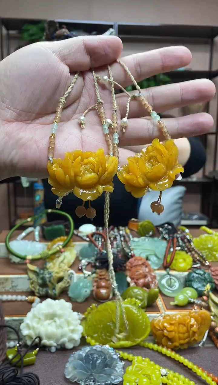 未镶嵌岫玉吊坠多样性发货发其中之一