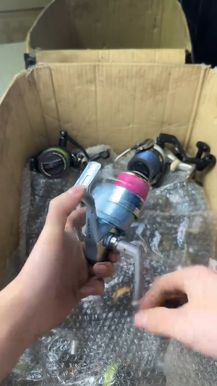 不****欢微瑕钓鱼轮，直播间讲解为准，看清楚再拍，如有拆卸不退换