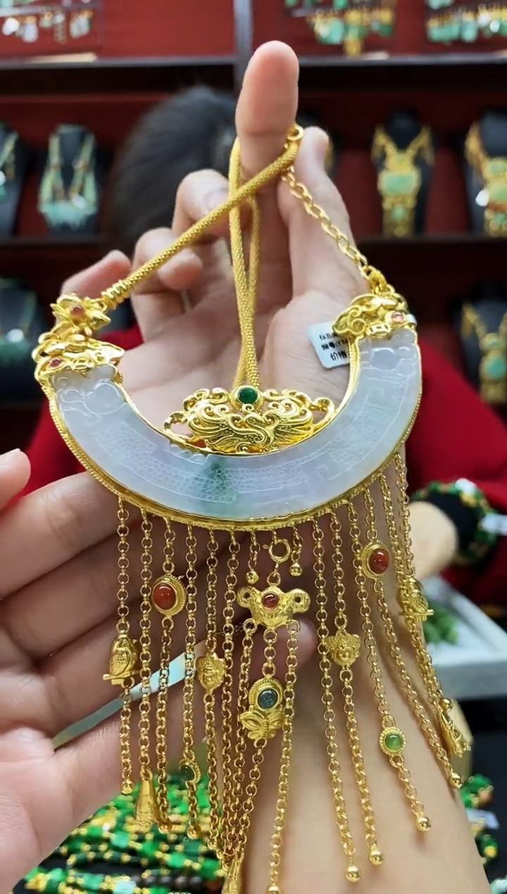 颈饰未镶嵌翡翠吊坠