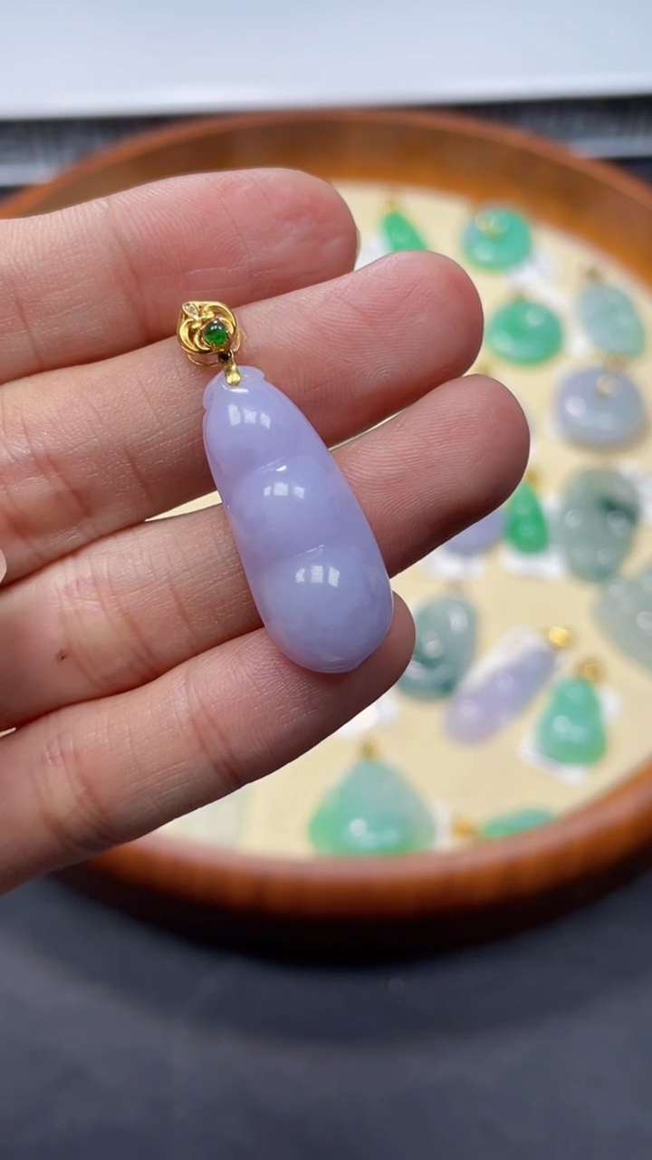 【闪购商品】翡翠吊坠(不含链)18K金镶嵌豆子