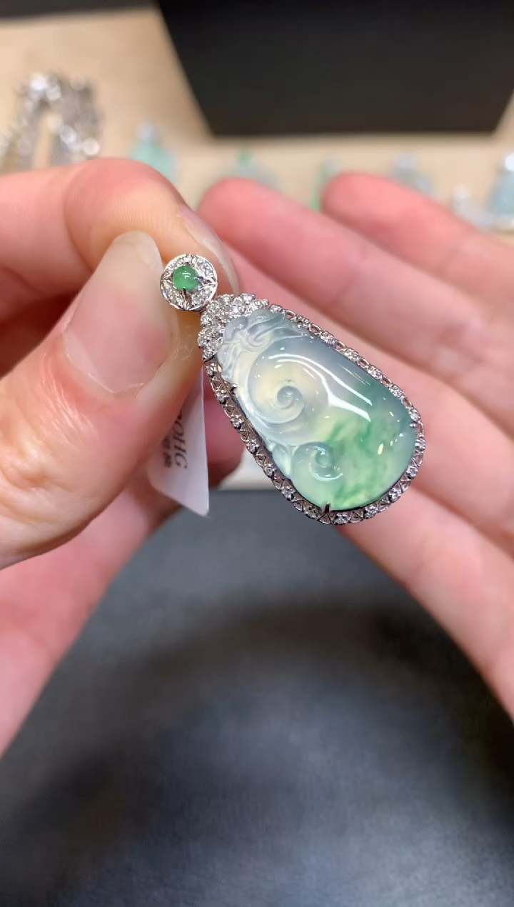 【闪购商品】翡翠颈饰18K金镶嵌如意【无服务费】