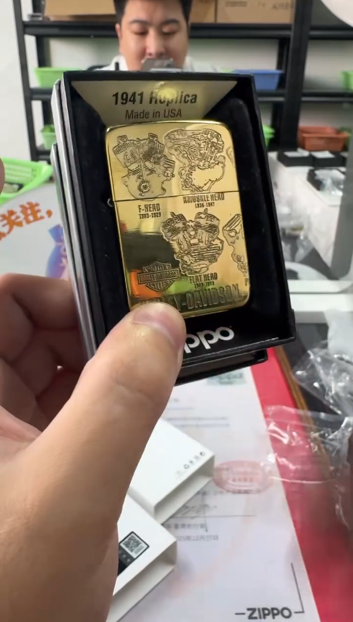 Zippo哈雷年代-四面精雕-1941复刻黄铜赋码